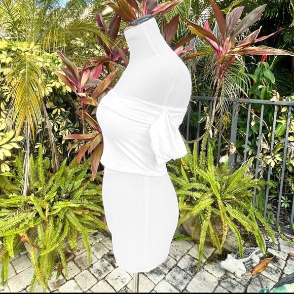 H:ours Cuffed Off-The-Shoulder Crop Top - Picture 3 of 6